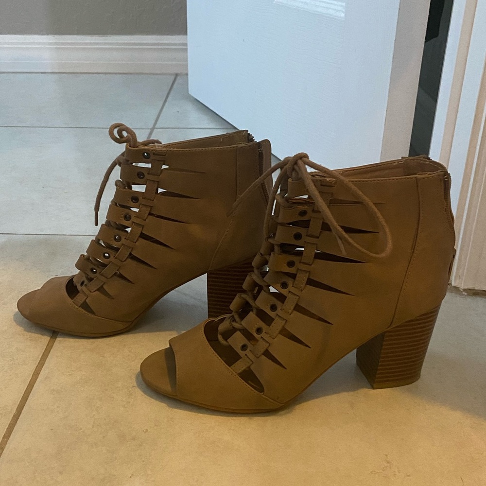 Brown botties